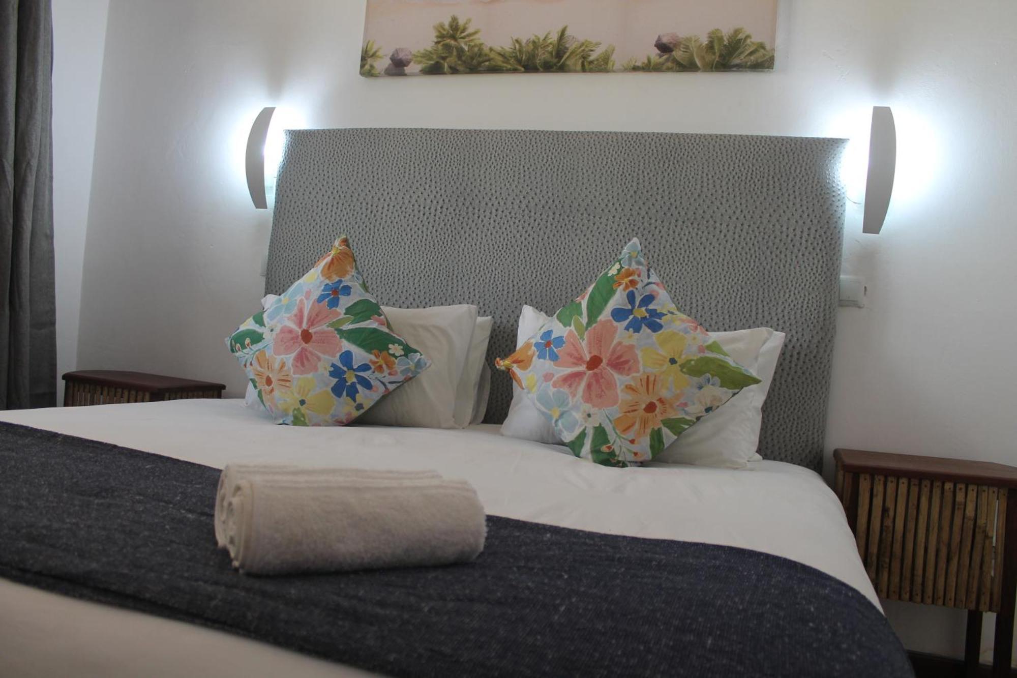 Wharf Side Inn Пемба Екстер'єр фото
